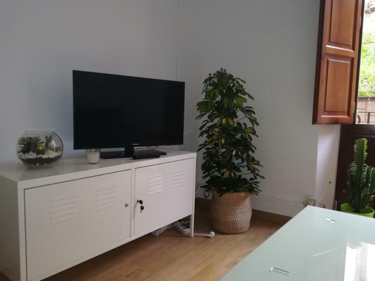 Nice Apartment In The Center Of Гранада Экстерьер фото